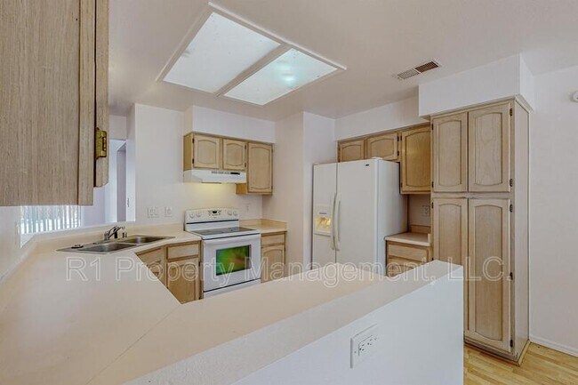 Building Photo - 1729 Chamisa Rd NE