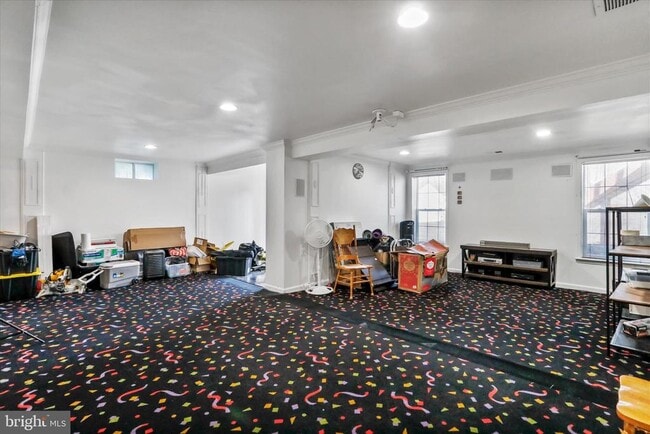 Building Photo - 301 Fontana Cir