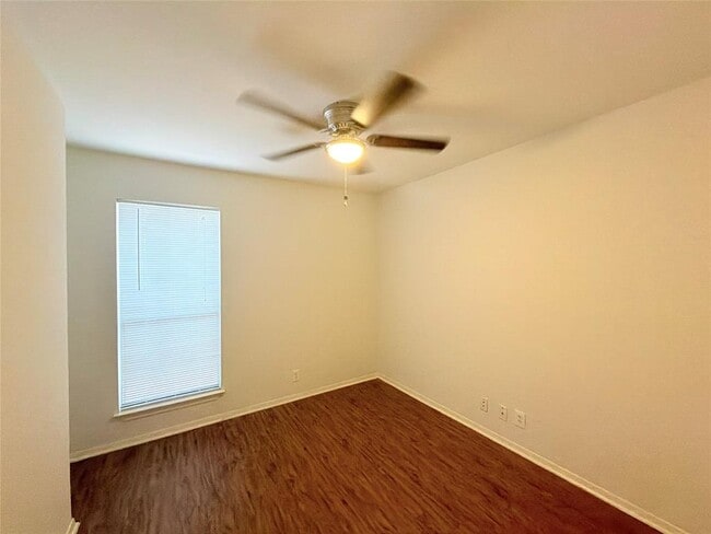 Building Photo - 405 Parkhill Cove