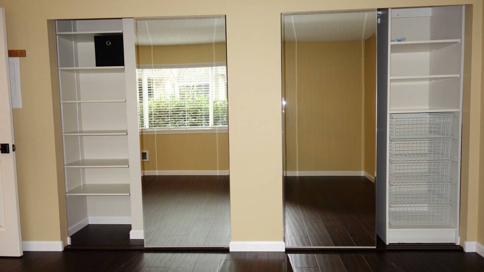 Double Closets - 17305 NE 45th St