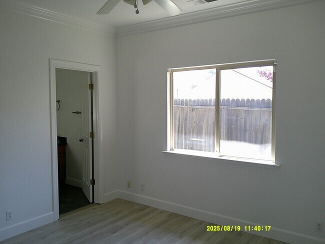 Building Photo - 1120 Tulip Ln