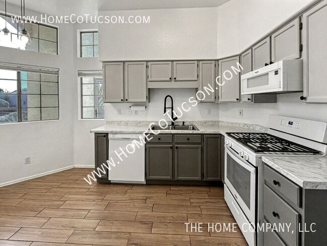 Building Photo - 2660 W Camino del Sitio