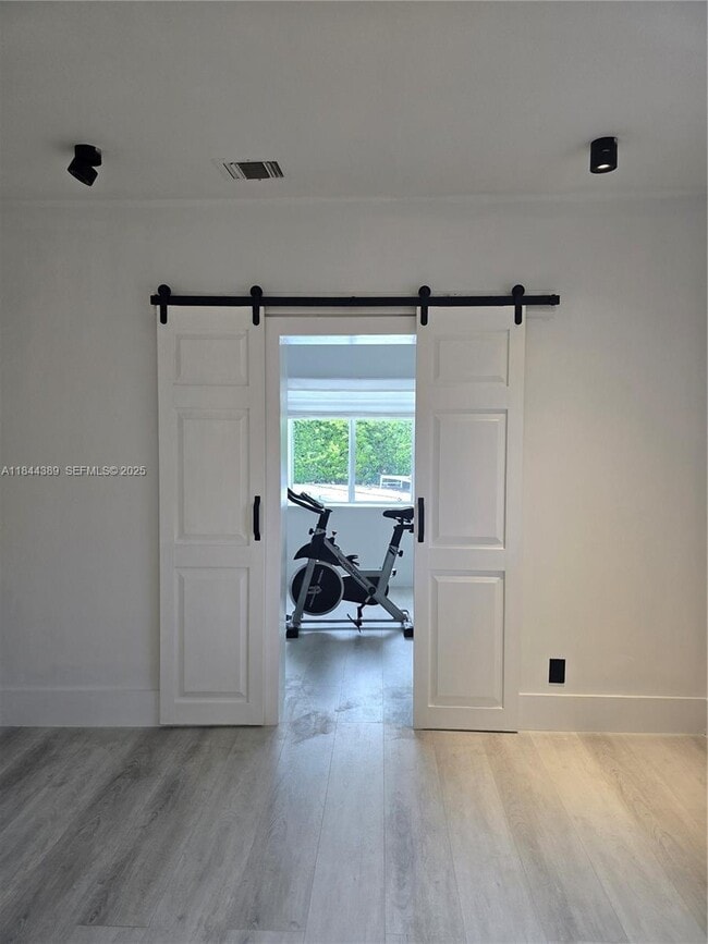 Building Photo - 1033 Tyler St