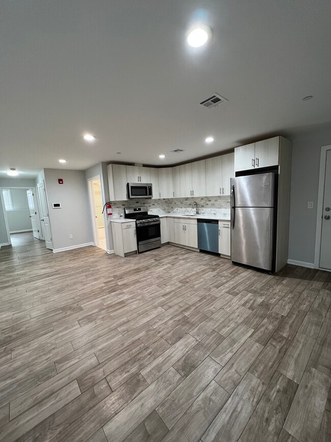 Primary Photo - 158 Fair St