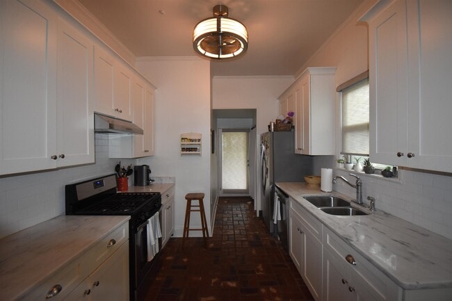 Building Photo - 1443 Vance Ave