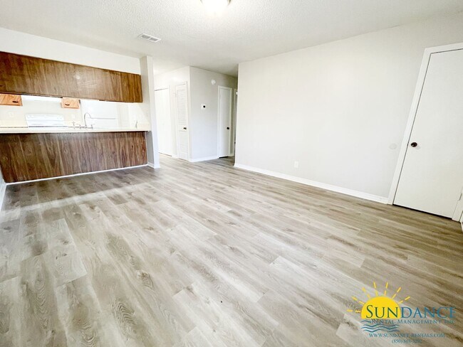 Building Photo - Charming 2-Bedroom Ground-Floor Unit in Fort Walton Beach-Near Bases!