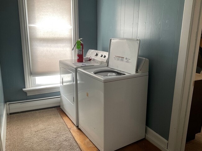 Building Photo - 112 W Main St