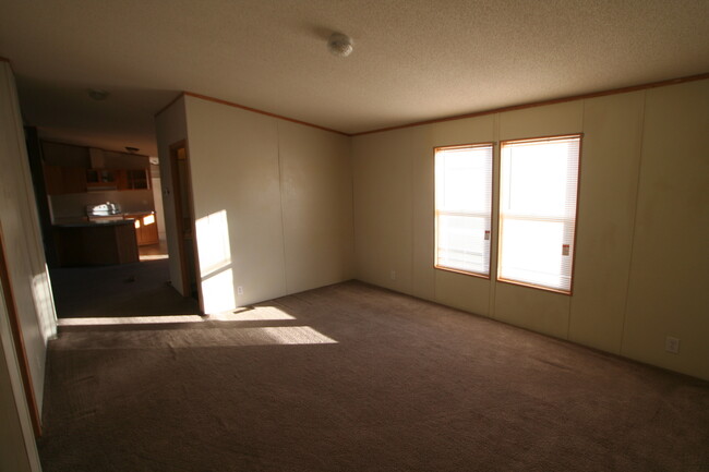 Building Photo - 3 bedroom 2 bathroom manufactured home