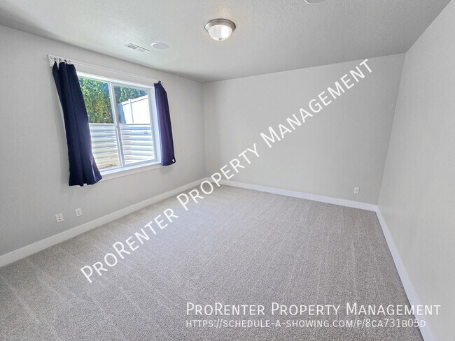 Building Photo - 1308 E Maple Way