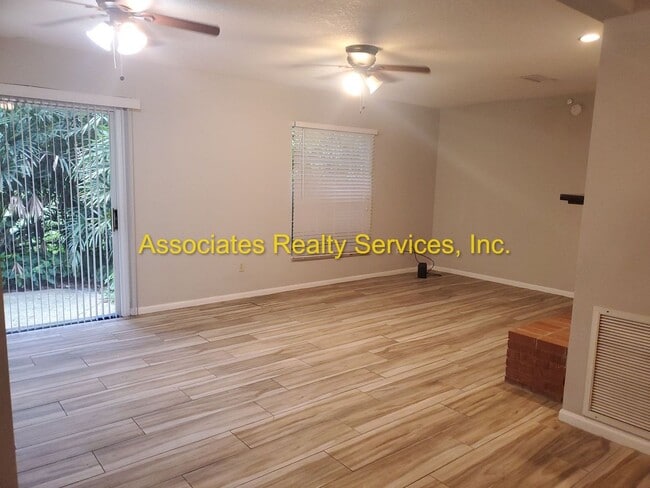 Building Photo - Three bedroom, two bath - 1720 Sq. ft., Acre lot