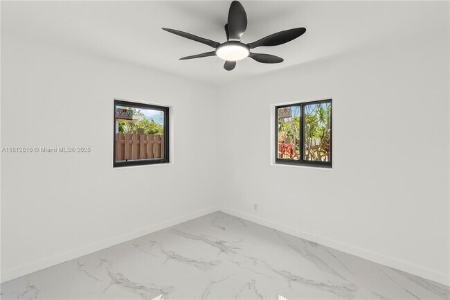 Building Photo - 431 NE 58th Ct