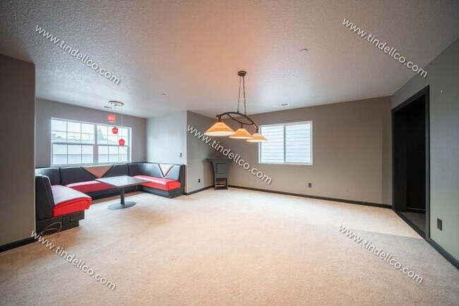 Building Photo - Bright & Elegant 3-Bedroom w/ Study and En...