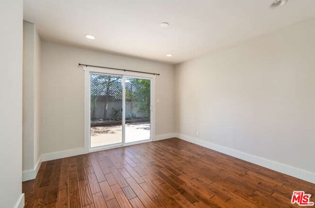 Building Photo - 1604 Oak Ave