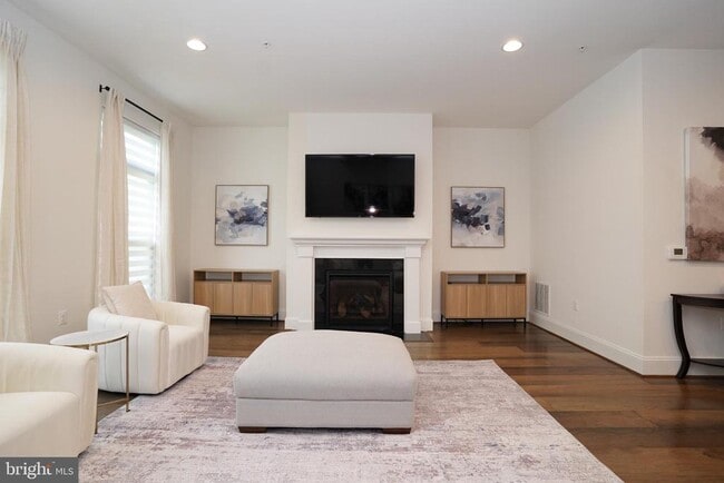 Building Photo - 44655 Provincetown Dr