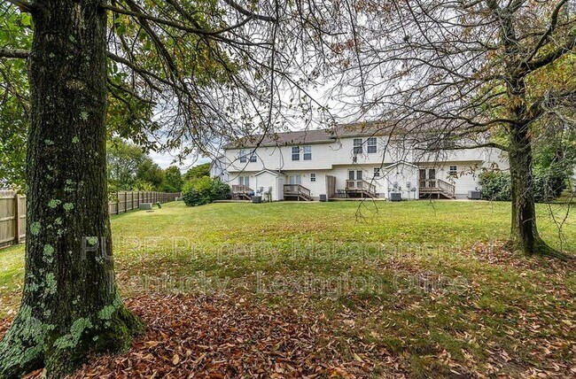 Building Photo - 804 Wabarto Way