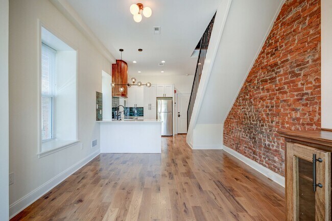 Building Photo - 2841 W Diamond St