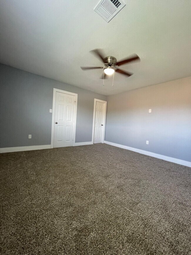 Building Photo - 711 Chaseway Dr