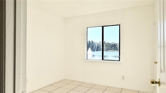 Building Photo - 810 Seminole Ave