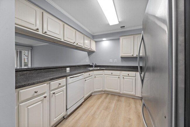 Building Photo - Ground level condo in Annapolis - Lake Heron