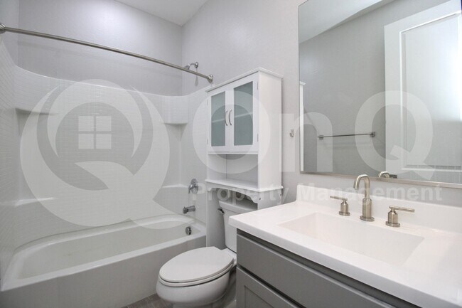 Building Photo - 35733 W Santa Monica Ave