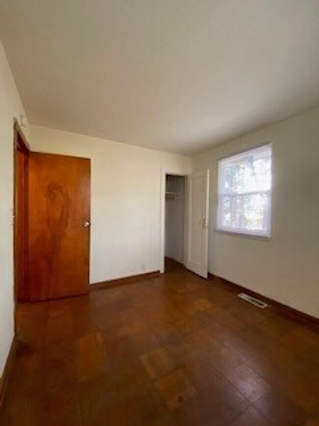 Building Photo - 55363 Lexington Ave