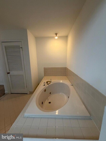 Building Photo - 5911 Barbados Pl