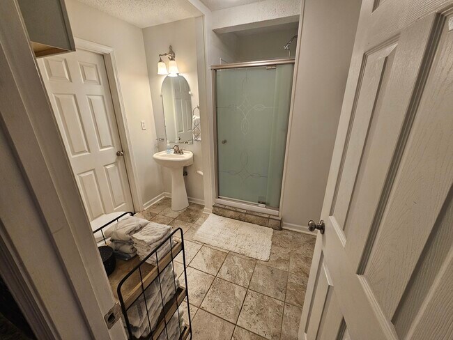 Building Photo - 104 Timberwood Ln