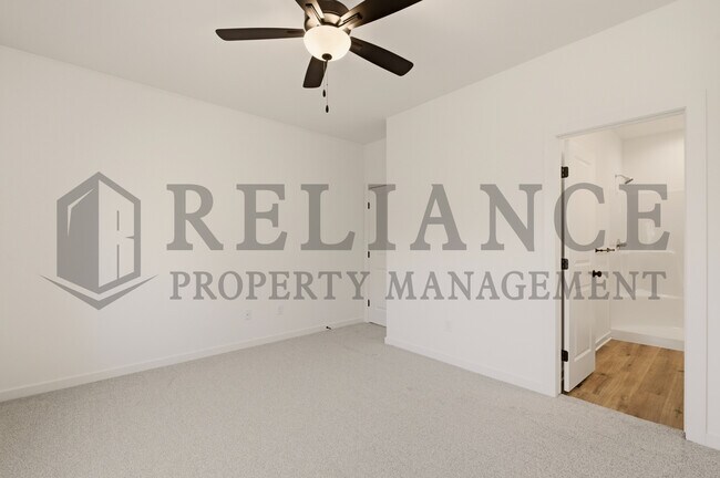 Building Photo - 5240 N Pinecrest Ct