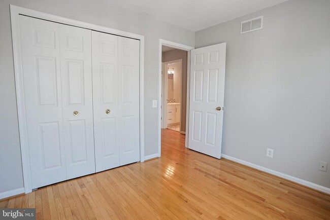 Building Photo - 3641 Bracknell Dr