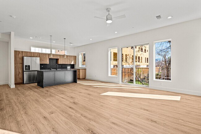 Building Photo - 2206 Arroyo Ave