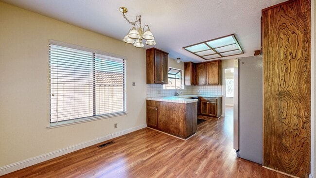 Building Photo - Well Maintain West Side Single Story 3 bedroom 2 bathroom home with 2 car garage