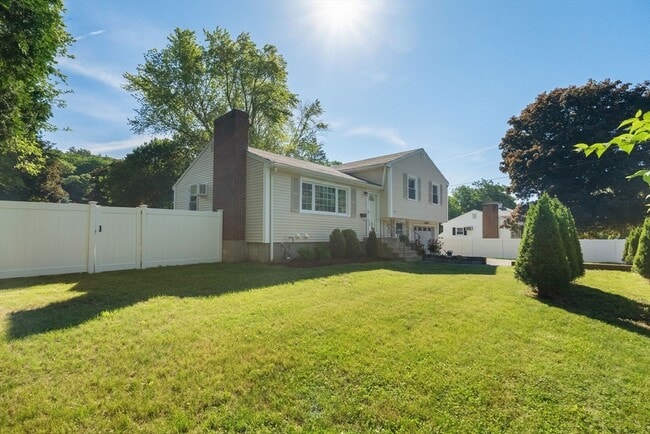 Building Photo - 221 Totten Pond Rd