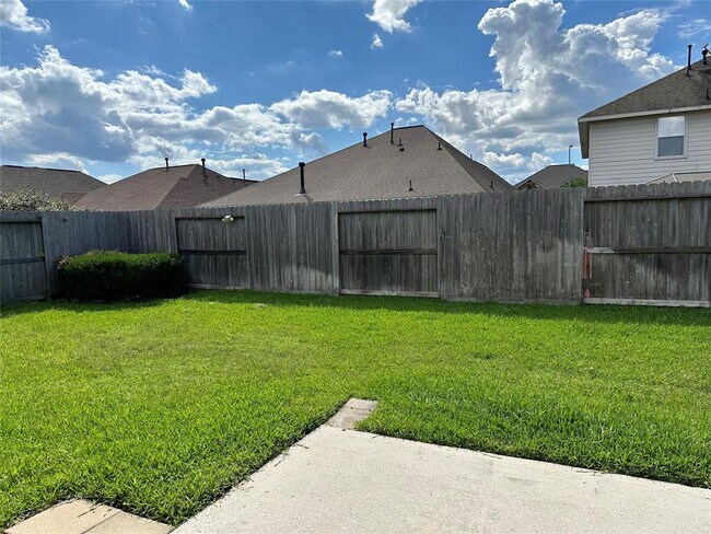 Building Photo - 30415 Deleon Fields Dr