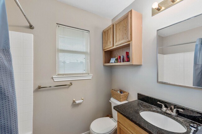 Building Photo - AUGUST 2026 PRE-LEASE!! COME TOUR THIS AMAZING 4 bed, 4 bath Home!!