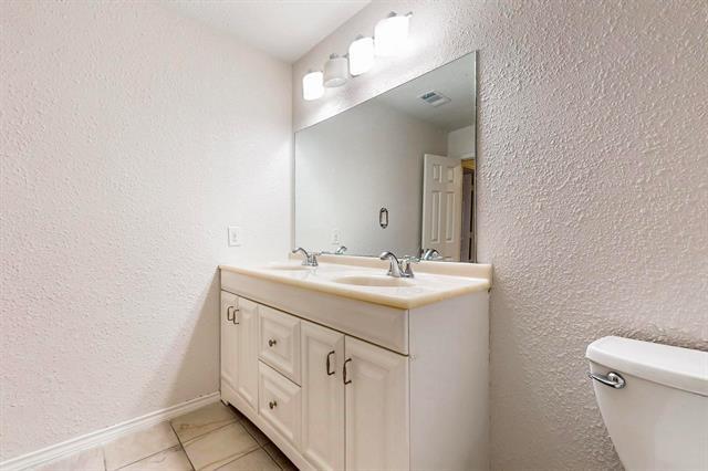 Building Photo - 1330 Kensington Ct