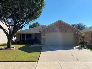 Building Photo - 1835 Woodchase Dr