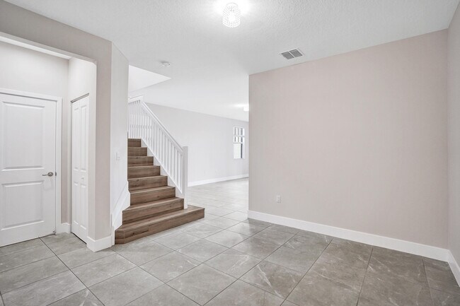 Building Photo - 4926 NW 48th Terrace