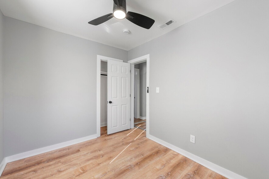 Building Photo - 5005 N Elmwood Ave