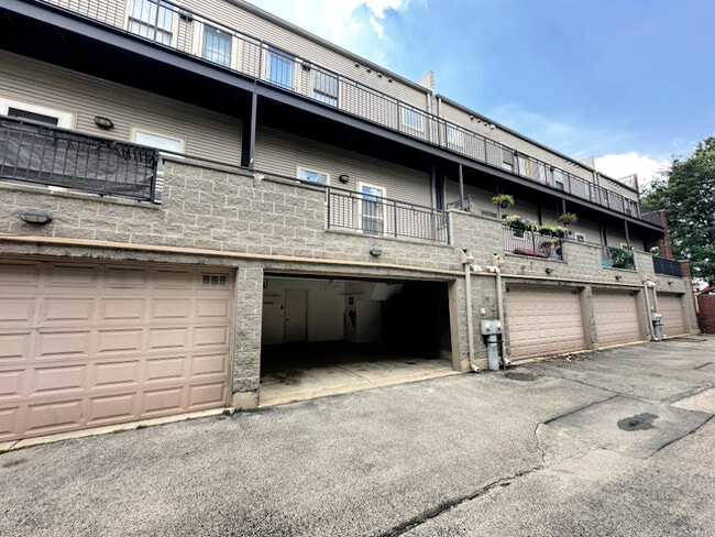 Building Photo - 2931 N Natoma Ave