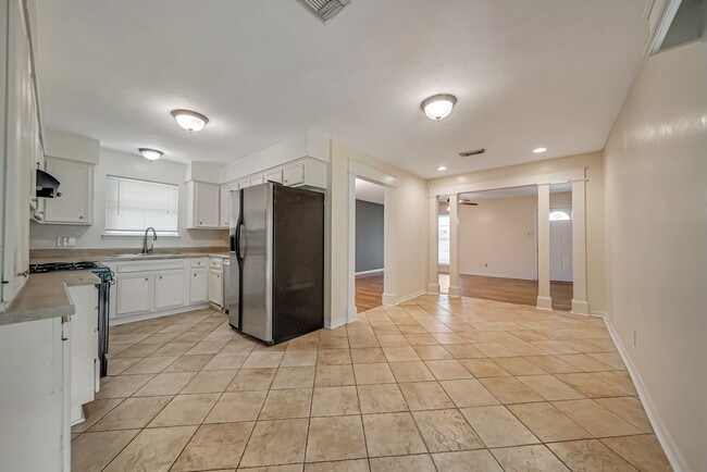 Building Photo - 3702 Malone Dr