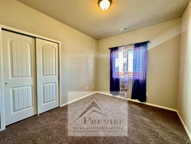 Building Photo - 3864 Saguaro Cir