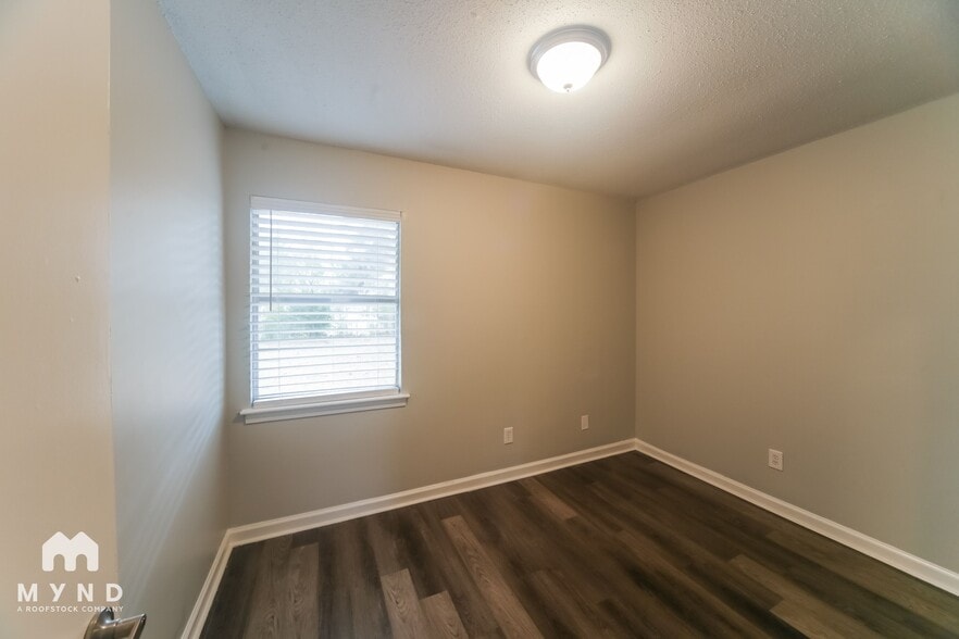 Building Photo - 2695 Shady Grove Dr