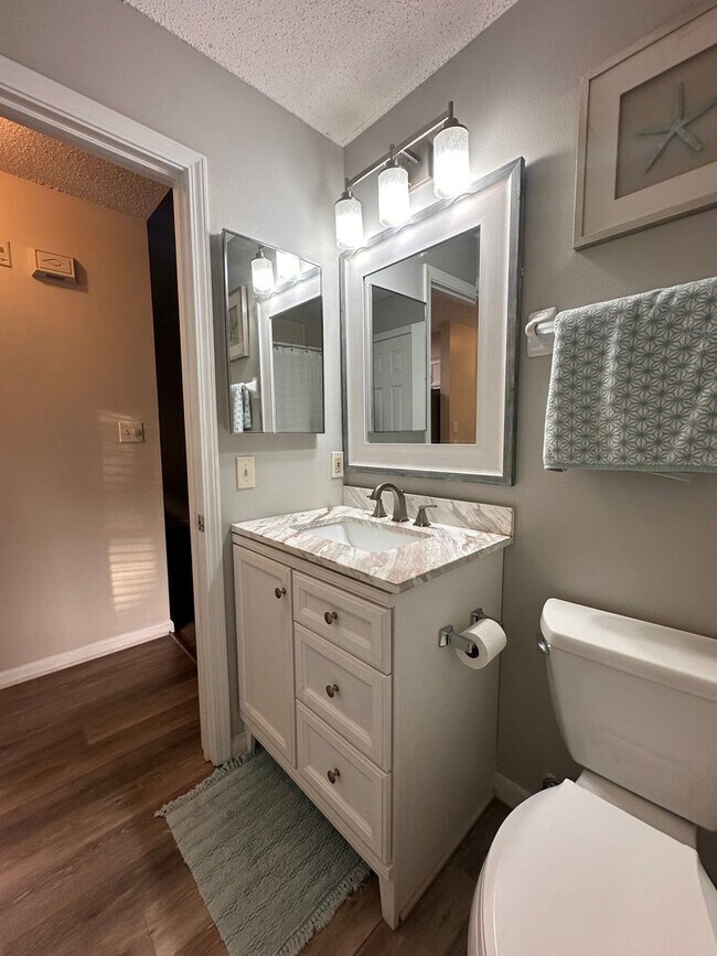 Building Photo - 50% OFF FIRST MONTHS RENT---- Condo in Miramar Beach