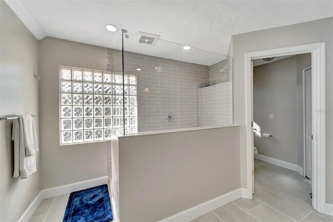 Building Photo - 2287 Bayshore Rd