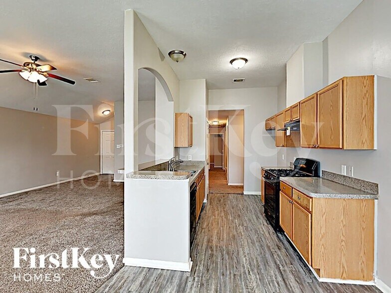 Building Photo - 19707 Cozy Cabbin Dr