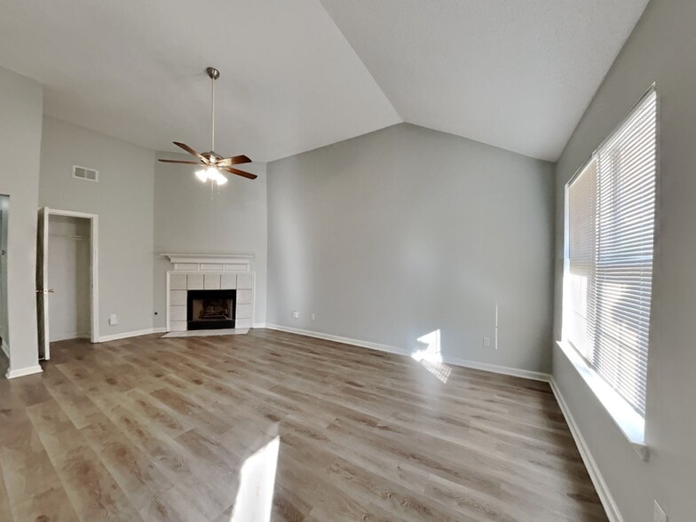 Building Photo - 5849 Amaray Cove