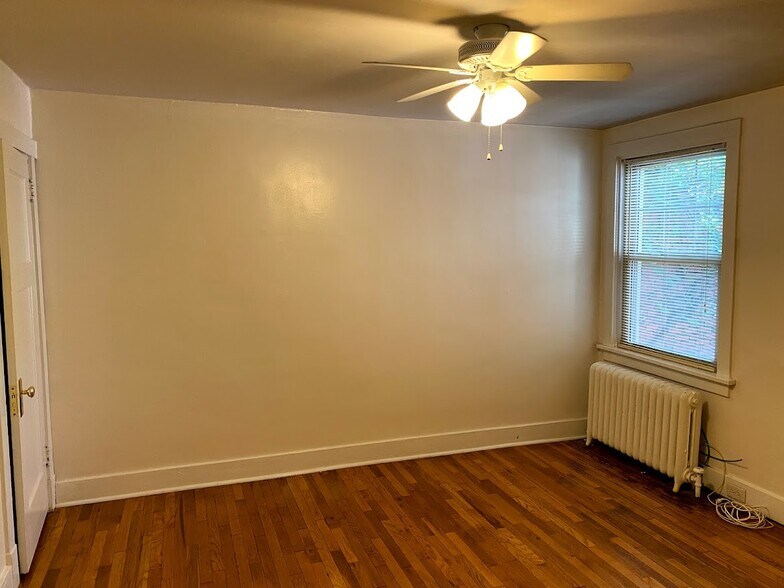 Building Photo - 6325 Glenview Pl