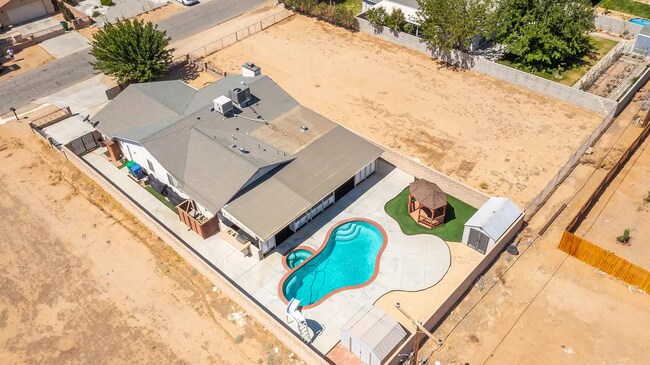 Building Photo - Perfect Pool House!!