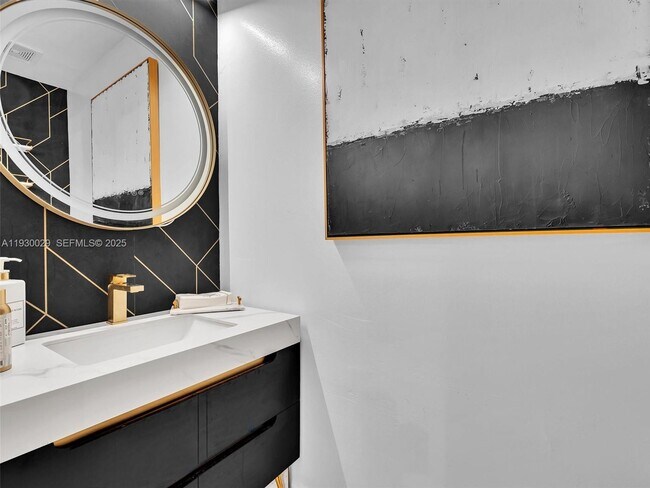 Building Photo - 6747 Sienna Club Dr