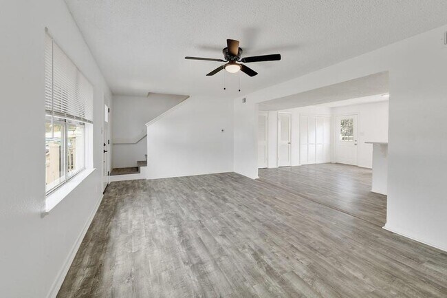 Building Photo - 5211 Thunderbird St